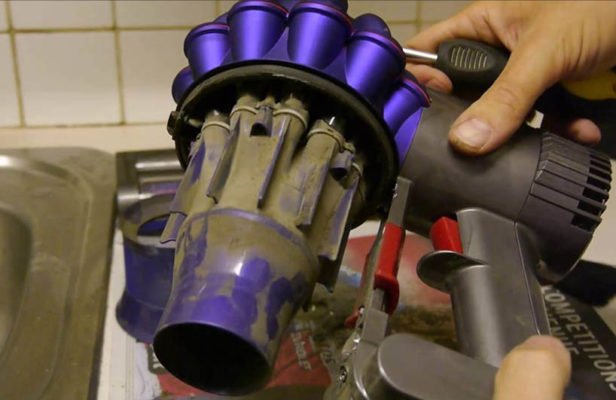 máy hút bụi tạo ra tiếng ồn lớn