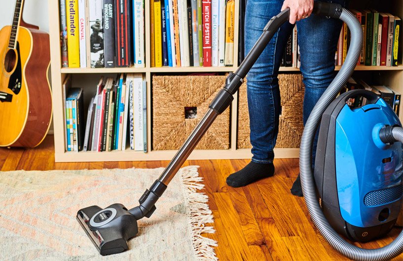 so sánh máy hút bụi không dây với máy hút bụi có dây